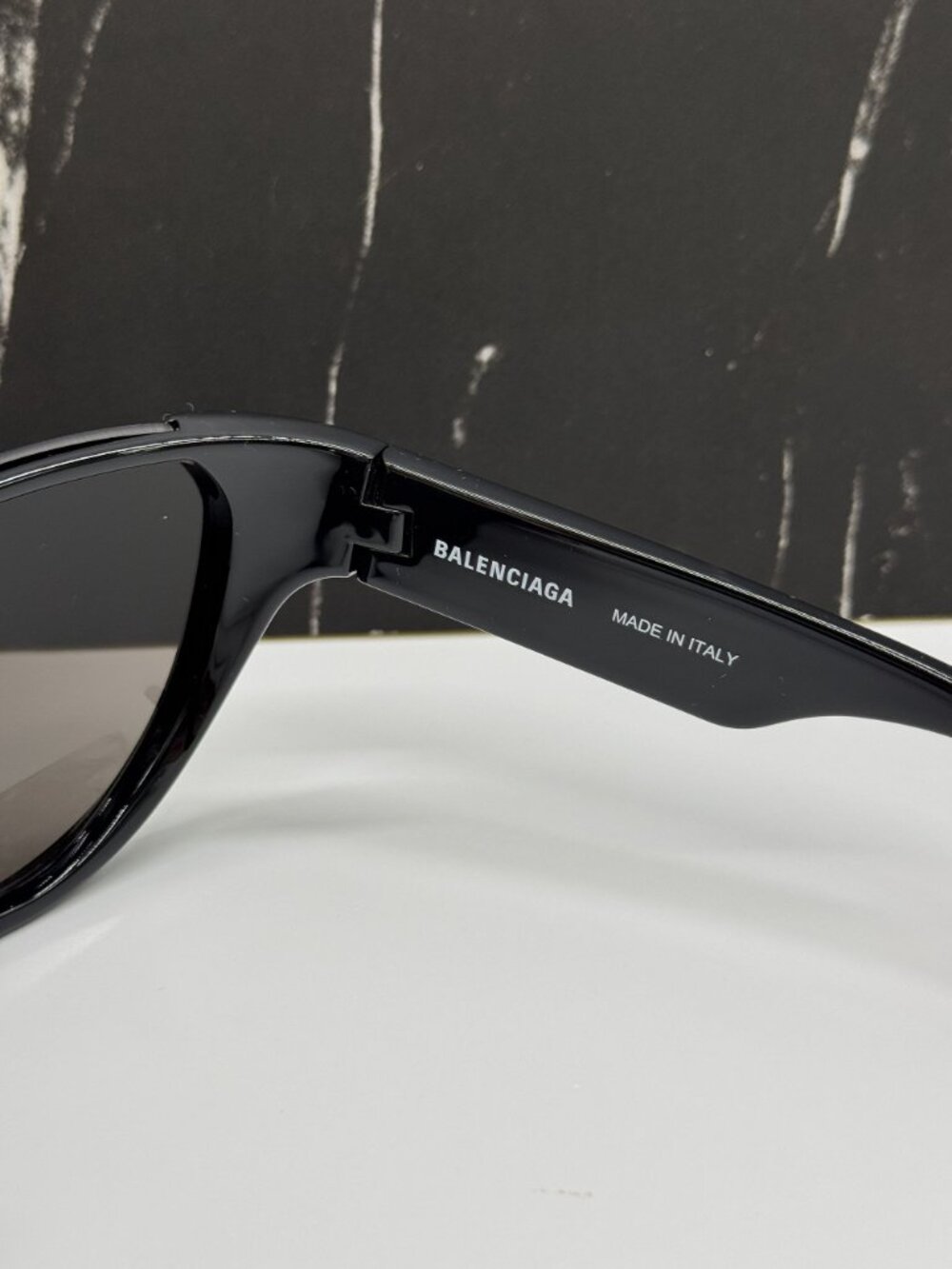 NEW BALENCIAGA BB0201S 001 BLACK OVERSIZED WOMEN SUNGLASSES BALENCIAGA EYEWEAR - Picture 10 of 11